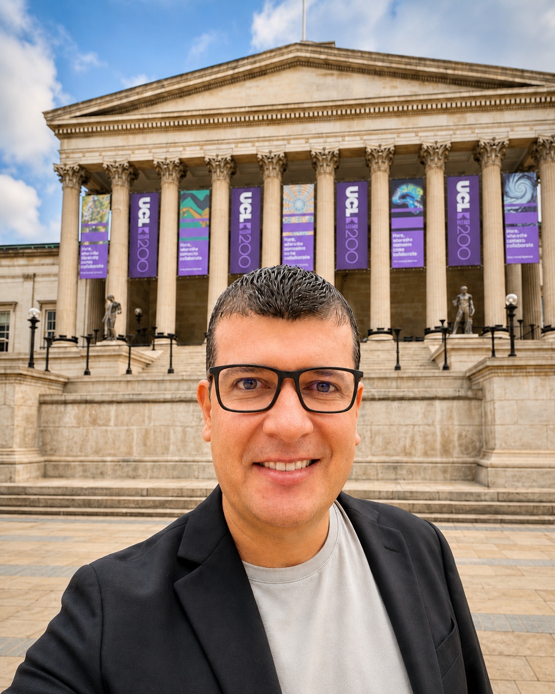 Murilo Sodré em frente à University College London
